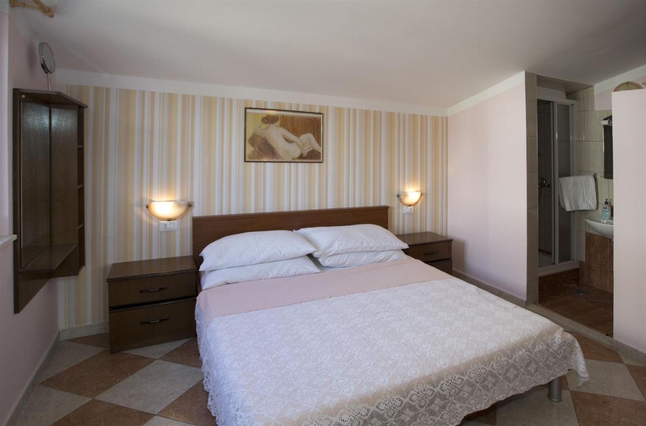 Apartments Gudelj Trogir Exterior foto